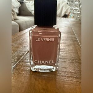 CHANEL Le Vernis Nail Polish in Soft Pink